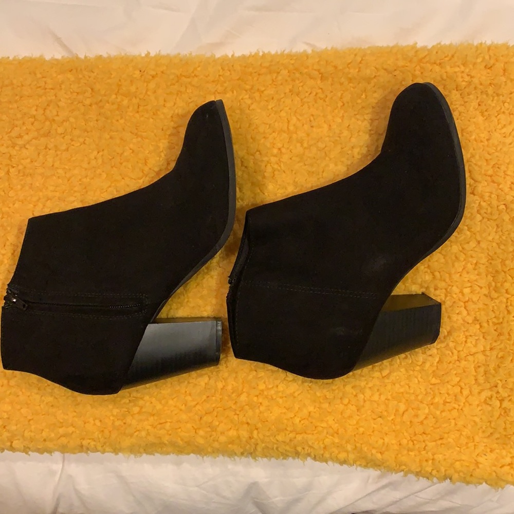 Old Navy black ankle high zip-up booties